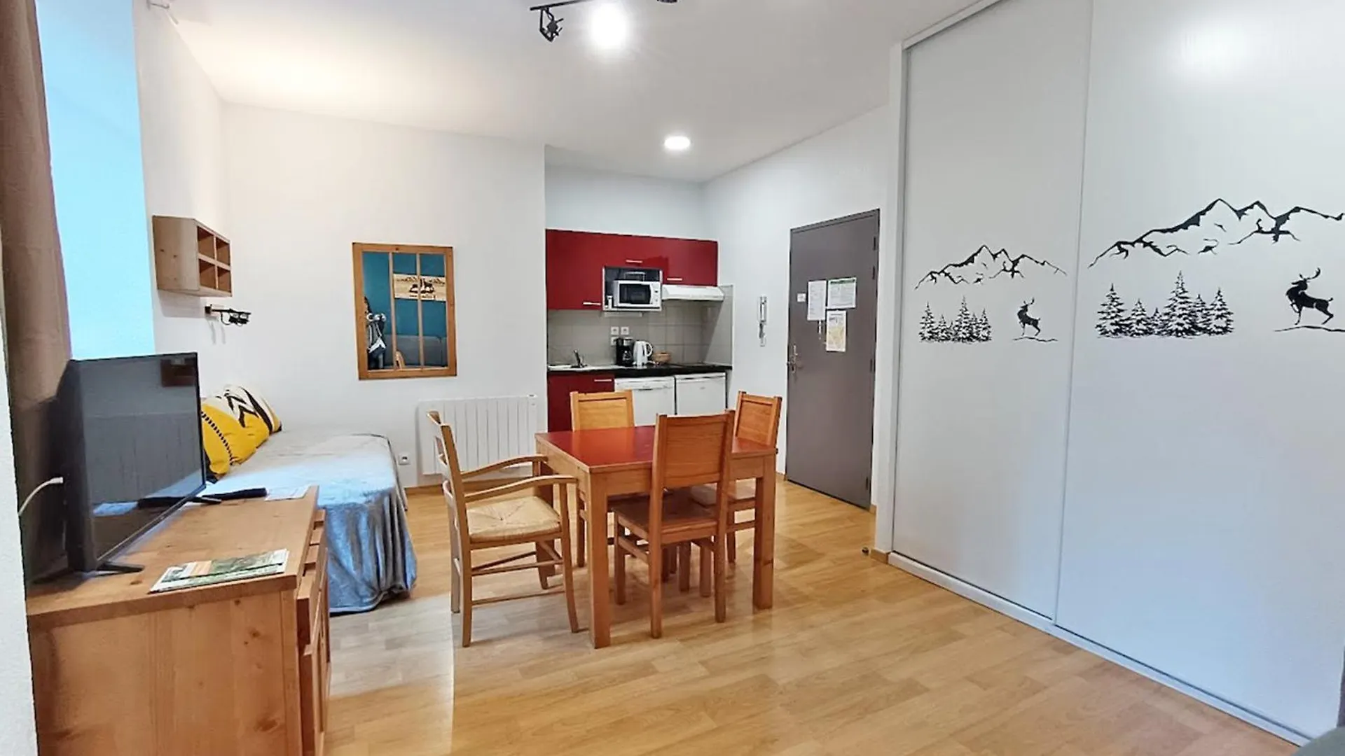 Apartment Frimousse, Studio, Wifi, Centre Luchon, Casier A Skis, Ascenseur, 4 Personnes Bagneres-de-Luchon