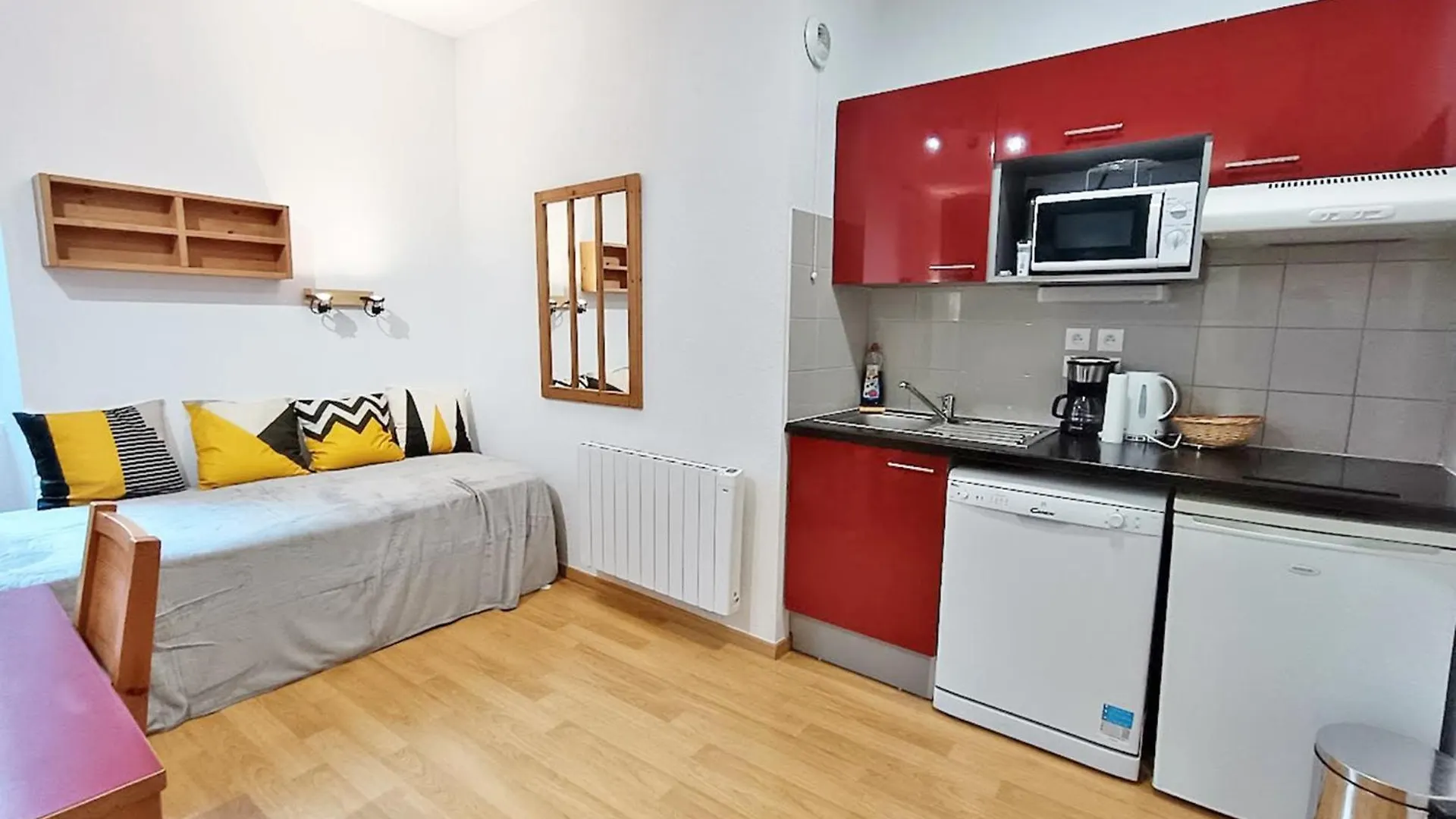 Frimousse, Studio, Wifi, Centre Luchon, Casier A Skis, Ascenseur, 4 Personnes Bagneres-de-Luchon Apartment