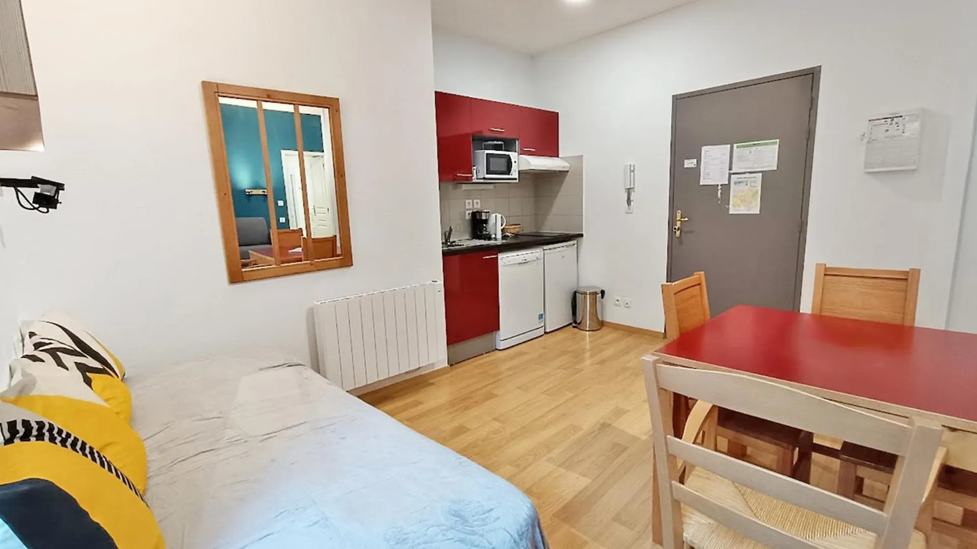 Apartment Frimousse, Studio, Wifi, Centre Luchon, Casier A Skis, Ascenseur, 4 Personnes Bagneres-de-Luchon